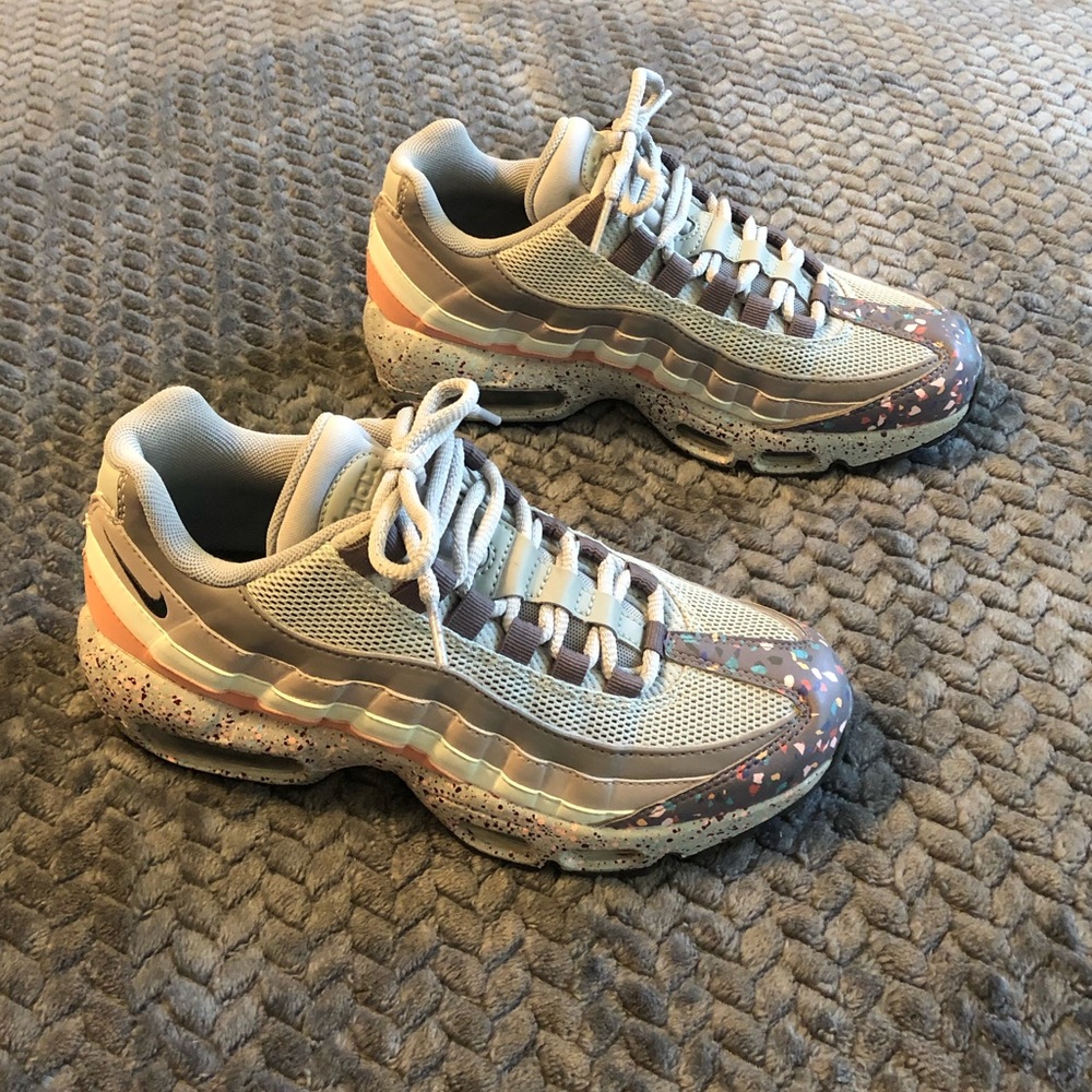 NWOB Womens Sz 6.5 Nike Airmax Splatters